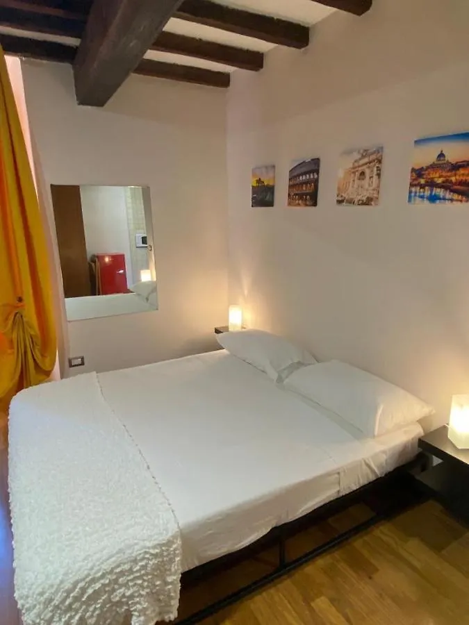 Apartment Domus Rome Incantevole Apt Vicino Colosseo Foro Romano Italy